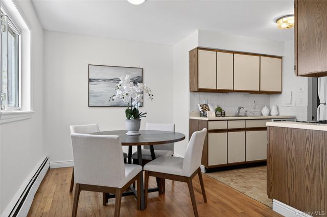 1 Toms Point Lane apt C Building 1, Port Washington, NY 11050