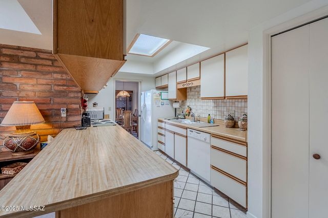 723 S Los Zafiros, Green Valley, AZ 85614