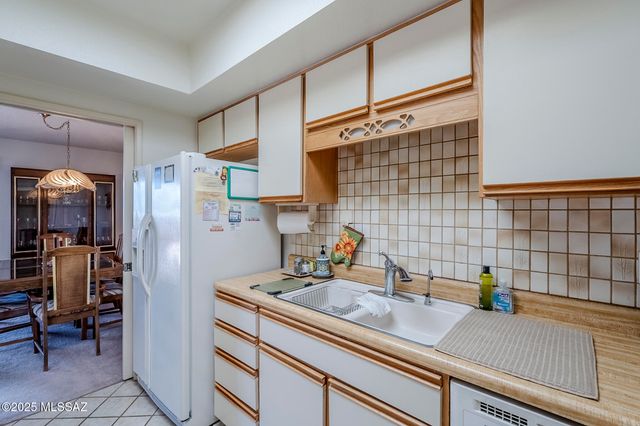 723 S Los Zafiros, Green Valley, AZ 85614