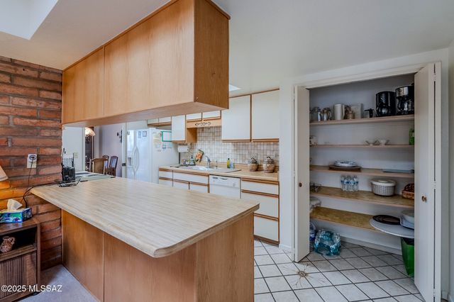 723 S Los Zafiros, Green Valley, AZ 85614