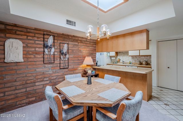 723 S Los Zafiros, Green Valley, AZ 85614