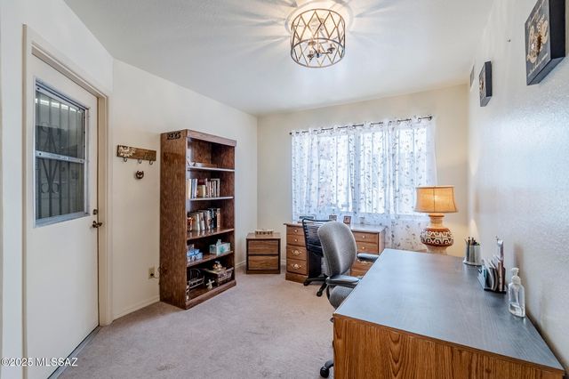 723 S Los Zafiros, Green Valley, AZ 85614