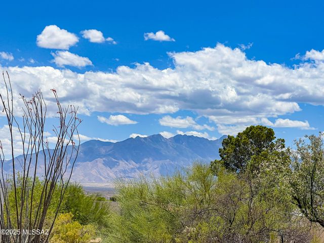 723 S Los Zafiros, Green Valley, AZ 85614