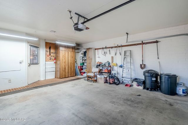 723 S Los Zafiros, Green Valley, AZ 85614