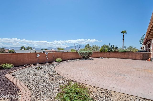 723 S Los Zafiros, Green Valley, AZ 85614