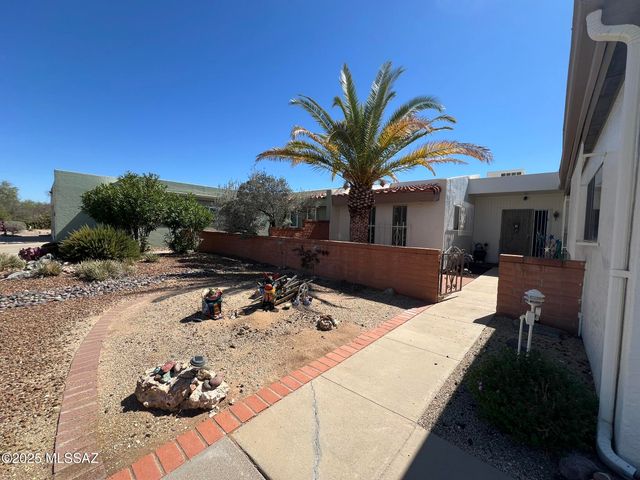 723 S Los Zafiros, Green Valley, AZ 85614