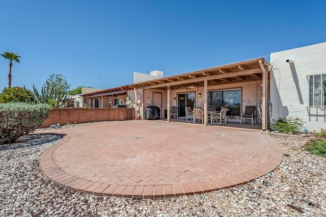 723 S Los Zafiros, Green Valley, AZ 85614