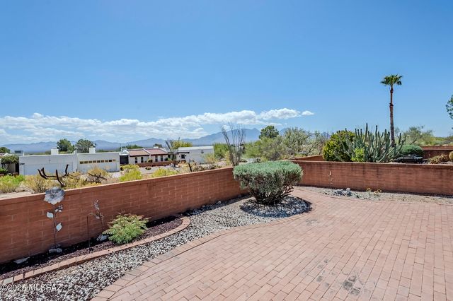 723 S Los Zafiros, Green Valley, AZ 85614