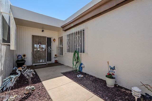 723 S Los Zafiros, Green Valley, AZ 85614