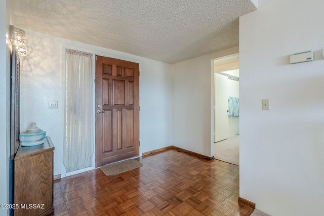 723 S Los Zafiros, Green Valley, AZ 85614