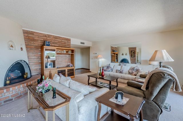 723 S Los Zafiros, Green Valley, AZ 85614