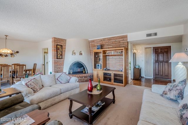 723 S Los Zafiros, Green Valley, AZ 85614