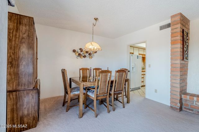 723 S Los Zafiros, Green Valley, AZ 85614