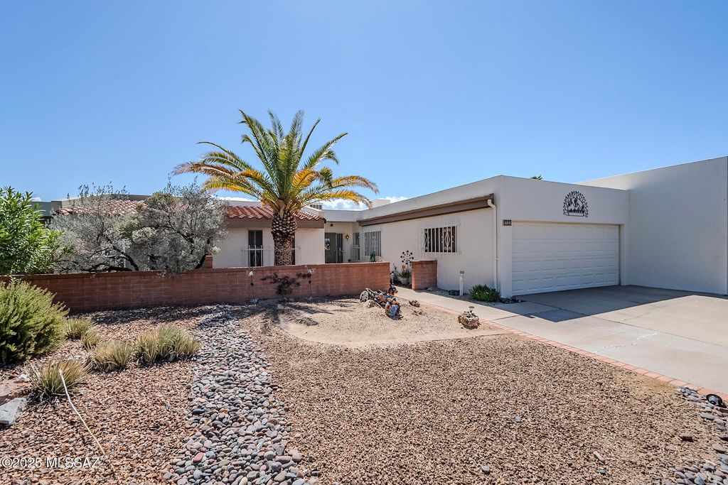 723 S Los Zafiros, Green Valley, AZ 85614
