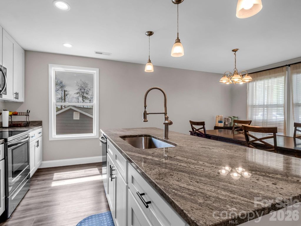 9 Shadowlawn Drive, Asheville, NC 28806