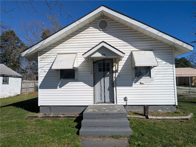 104 W 3rd Street, Gentry, AR 72734