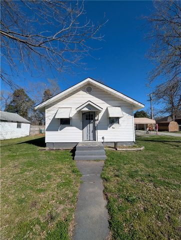 104 W 3rd Street, Gentry, AR 72734