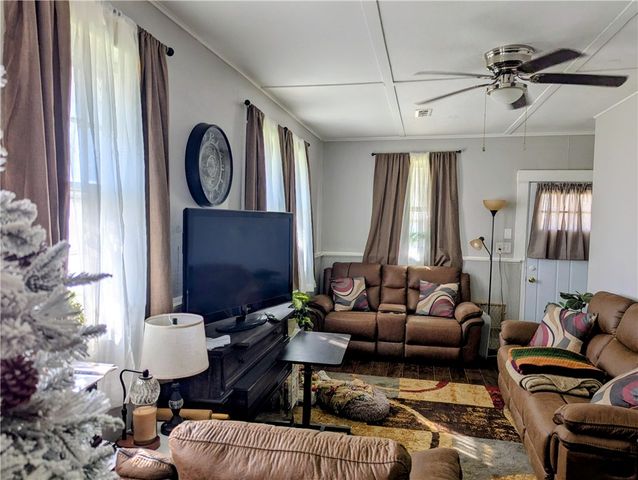 104 W 3rd Street, Gentry, AR 72734