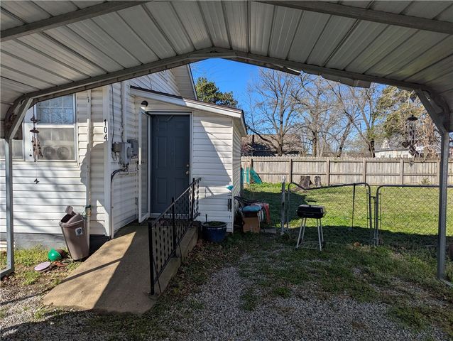 104 W 3rd Street, Gentry, AR 72734