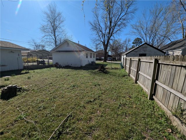 104 W 3rd Street, Gentry, AR 72734