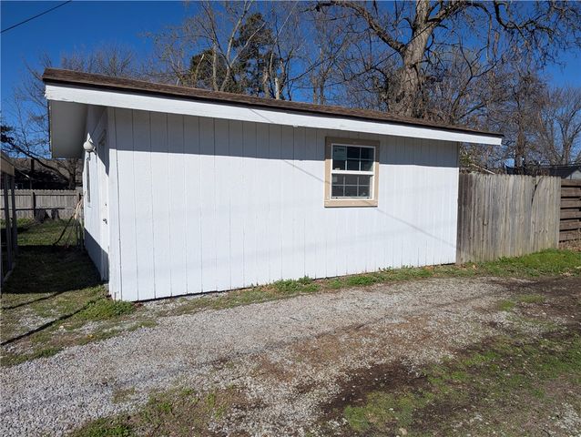 104 W 3rd Street, Gentry, AR 72734