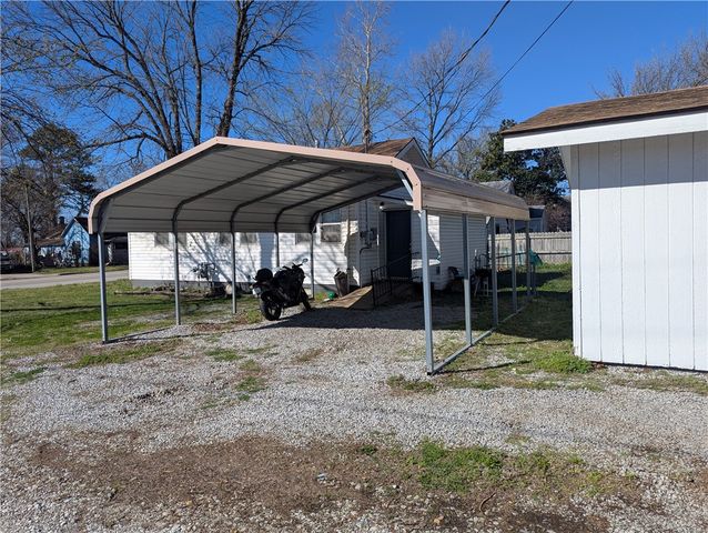 104 W 3rd Street, Gentry, AR 72734