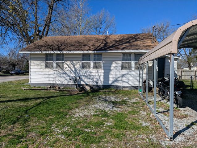 104 W 3rd Street, Gentry, AR 72734