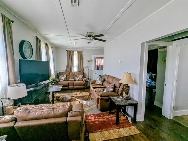 104 W 3rd Street, Gentry, AR 72734