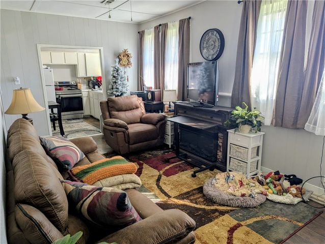 104 W 3rd Street, Gentry, AR 72734