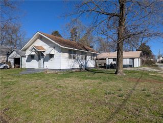 104 W 3rd Street, Gentry, AR 72734