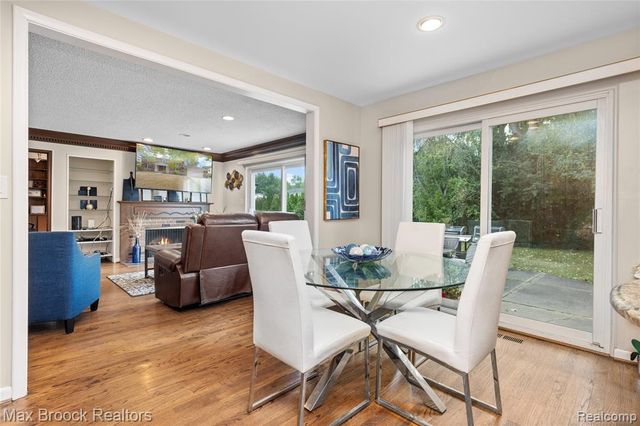5439 Deerfield Village Drive, West Bloomfield, MI 48322