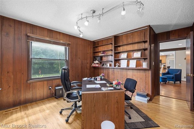 5439 Deerfield Village Drive, West Bloomfield, MI 48322