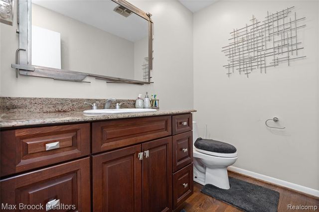 5439 Deerfield Village Drive, West Bloomfield, MI 48322