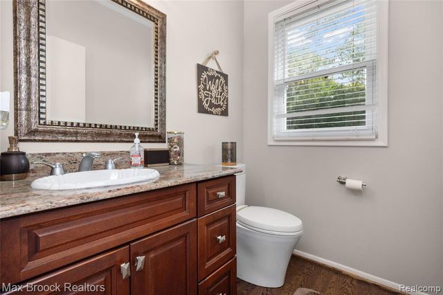5439 Deerfield Village Drive, West Bloomfield, MI 48322