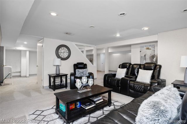 5439 Deerfield Village Drive, West Bloomfield, MI 48322