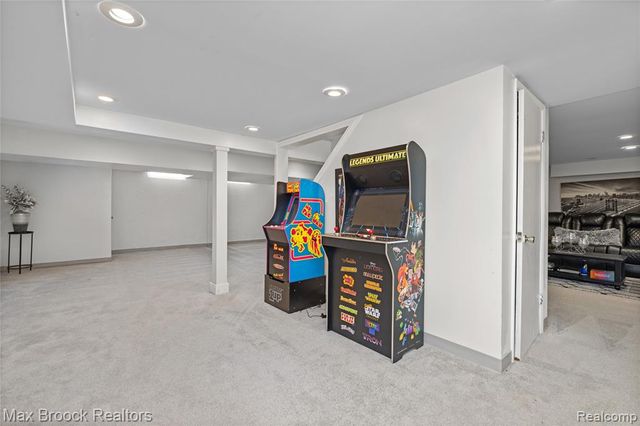 5439 Deerfield Village Drive, West Bloomfield, MI 48322
