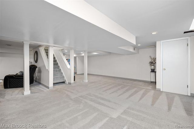 5439 Deerfield Village Drive, West Bloomfield, MI 48322