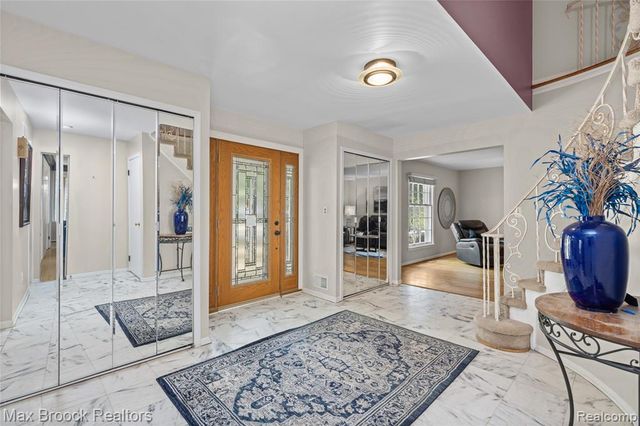 5439 Deerfield Village Drive, West Bloomfield, MI 48322