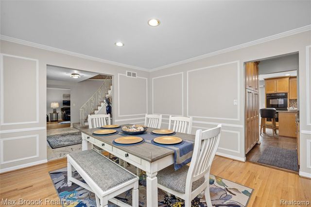 5439 Deerfield Village Drive, West Bloomfield, MI 48322