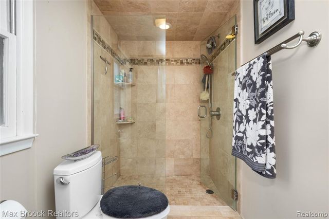 5439 Deerfield Village Drive, West Bloomfield, MI 48322
