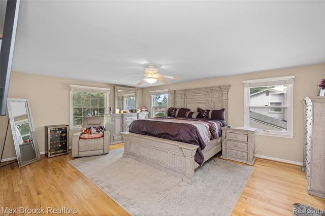5439 Deerfield Village Drive, West Bloomfield, MI 48322