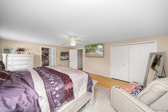 5439 Deerfield Village Drive, West Bloomfield, MI 48322
