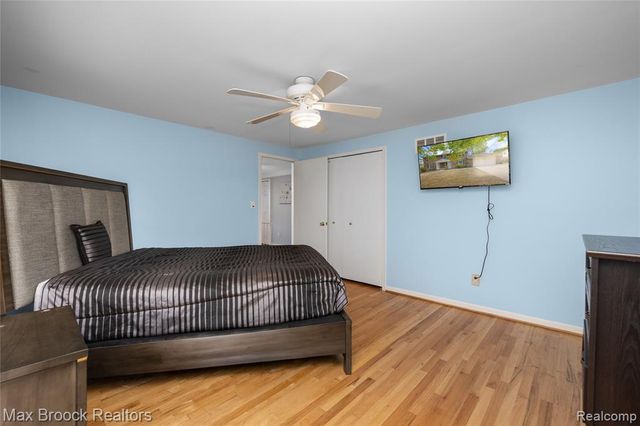 5439 Deerfield Village Drive, West Bloomfield, MI 48322
