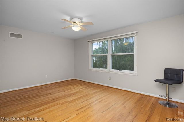 5439 Deerfield Village Drive, West Bloomfield, MI 48322