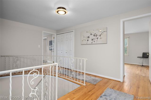 5439 Deerfield Village Drive, West Bloomfield, MI 48322