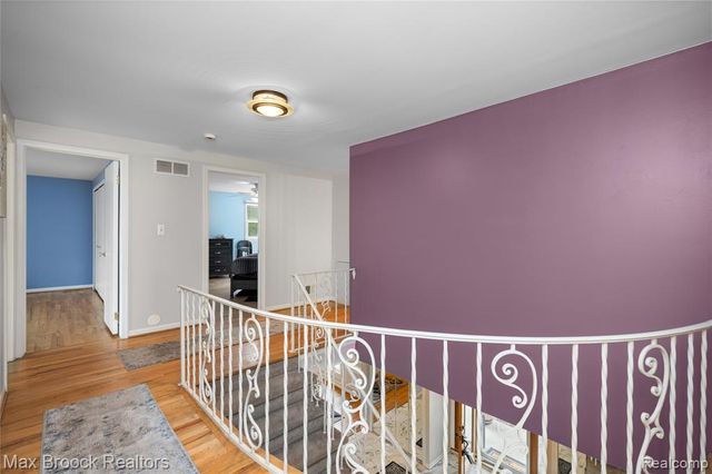 5439 Deerfield Village Drive, West Bloomfield, MI 48322