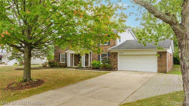 5439 Deerfield Village Drive, West Bloomfield, MI 48322