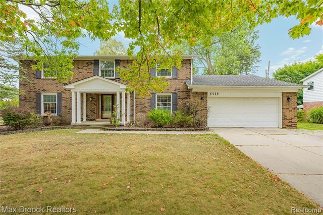 5439 Deerfield Village Drive, West Bloomfield, MI 48322