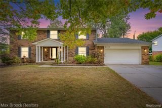 5439 Deerfield Village Drive, West Bloomfield, MI 48322