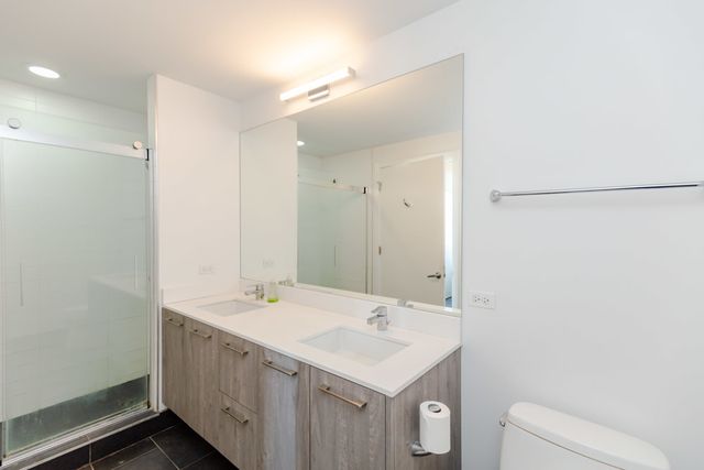 1714 W Roscoe Street 409, Chicago, IL 60657